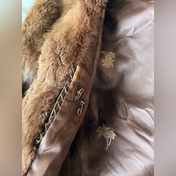 Mink Coat - Picture 6 of 8